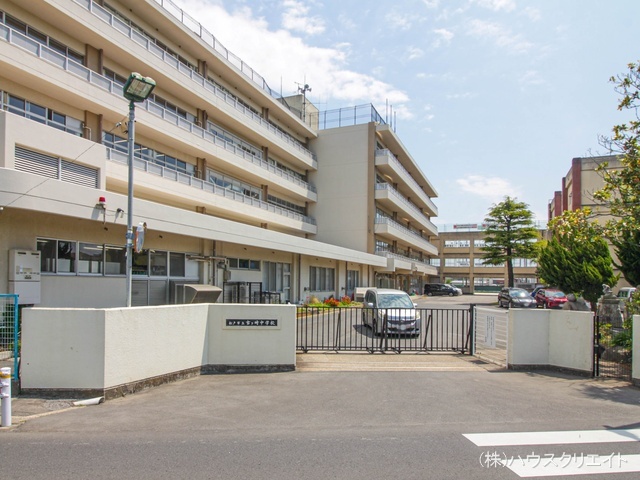 松戸市立古ケ崎中学校　距離640m