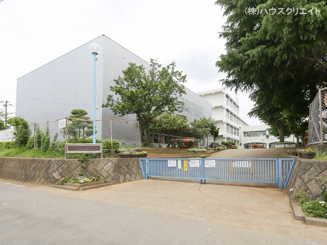 柏市立大津ヶ丘中学校 距離880m