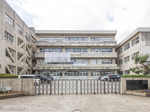 松戸市立六実中学校 距離1140m