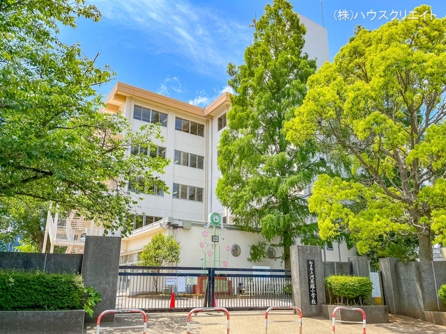 松戸市立河原塚小学校　距離560m