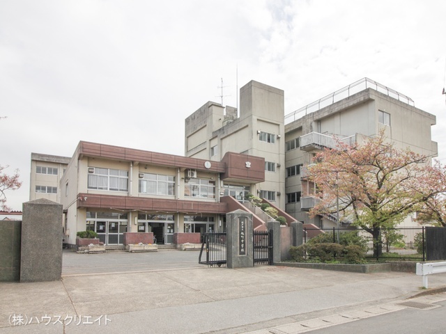 松戸市立旭町中学校 距離700m