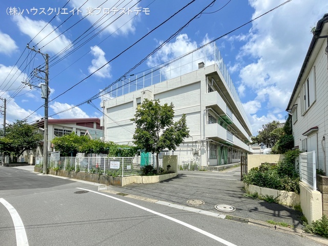 市川市立稲荷木小学校　距離590m