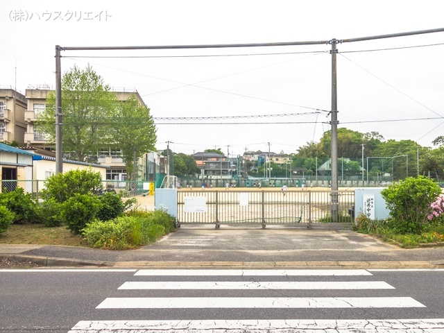 柏市立逆井中学校 距離820m