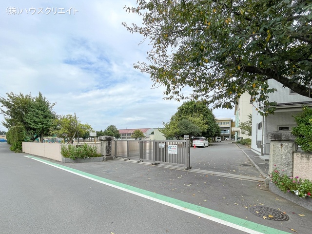鎌ケ谷市立中部小学校 距離1300m