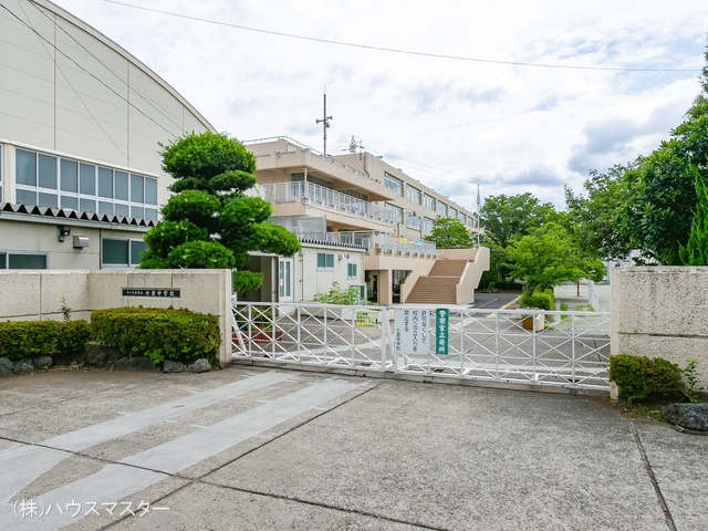 さいたま市立七里中学校　距離920m