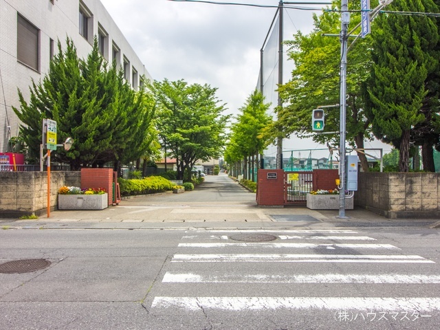 さいたま市立日進中学校 距離820m