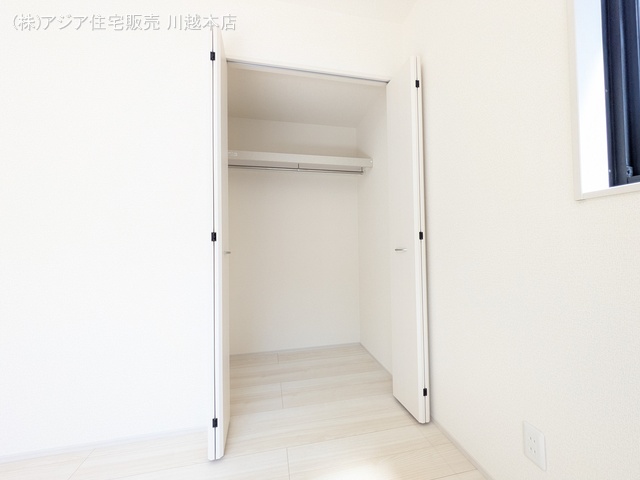 埼玉県川越市仙波町３丁目の新築戸建て収納(ウォークインクローゼット)写真 2025年8月24日撮影