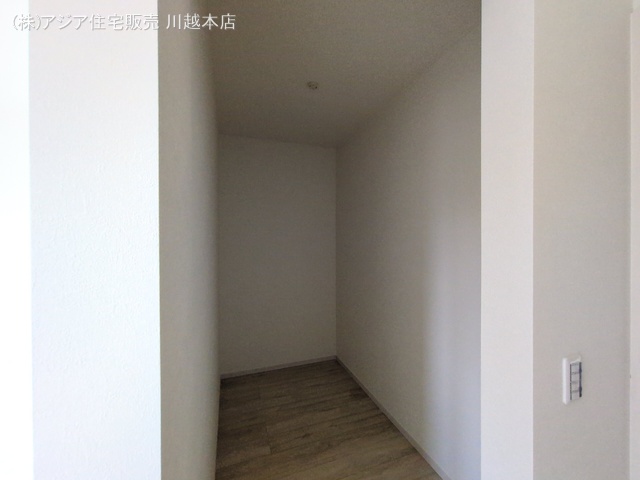埼玉県坂戸市千代田２丁目の新築戸建て収納(ウォークインクローゼット)写真 2025年9月17日撮影