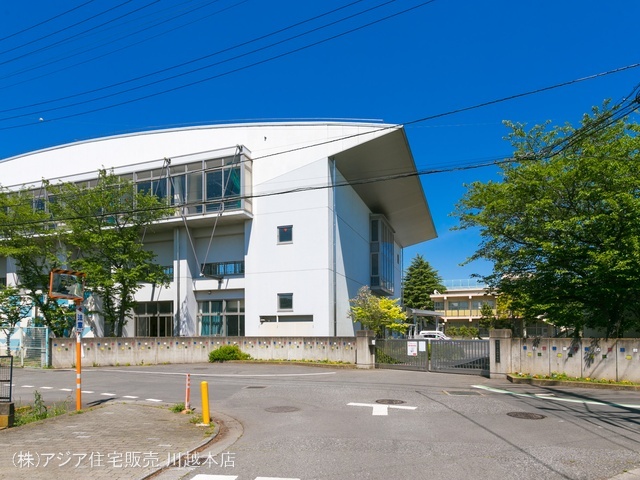 狭山市立西中学校　距離800m