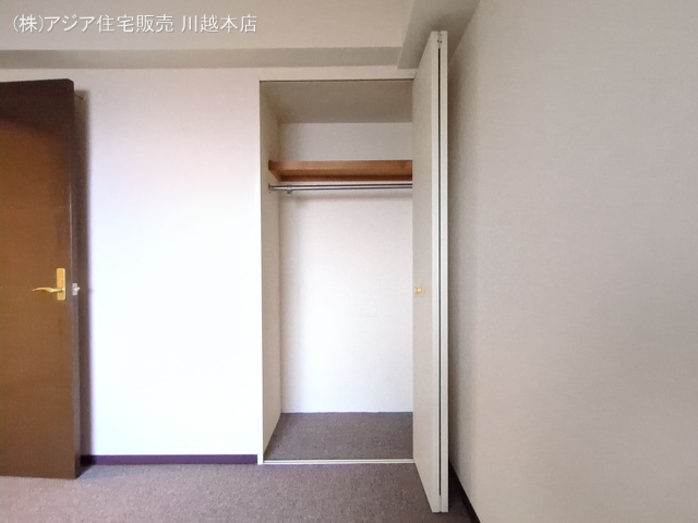 埼玉県坂戸市関間３丁目のマンション『コスモ若葉』収納(ウォークインクローゼット)写真 2025年8月25日撮影