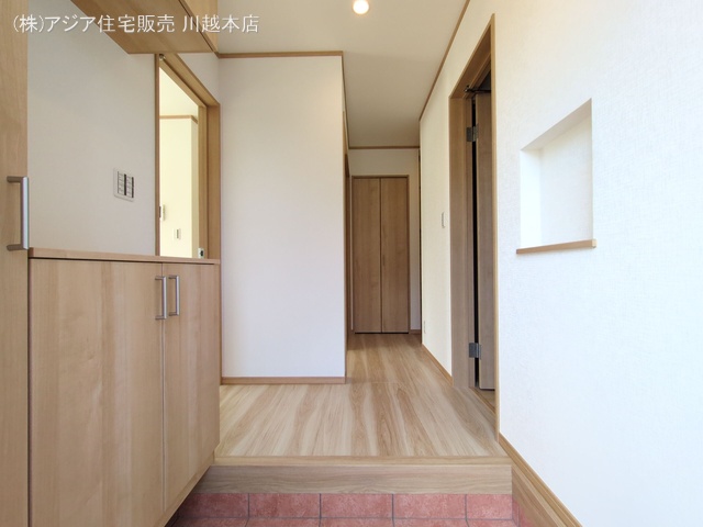 埼玉県坂戸市溝端町の新築戸建て玄関写真 2025年8月20日撮影