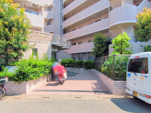 埼玉県富士見市関沢2丁目のマンション『ライオンズガーデン鶴瀬』エントランス写真 2025年8月26日撮影