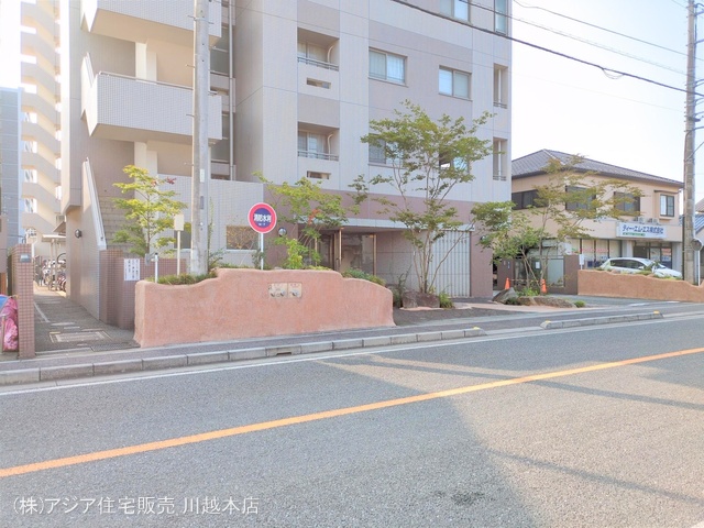 埼玉県坂戸市仲町のマンション『サンライト坂戸仲町』外観写真 2025年8月31日撮影