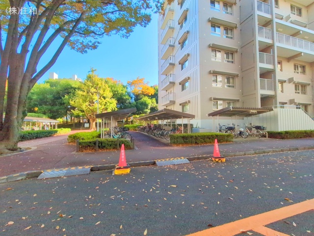 埼玉県志木市館2丁目のマンション『志木ニュータウン中央の森弐番街4号棟』外観写真 2024年11月21日撮影