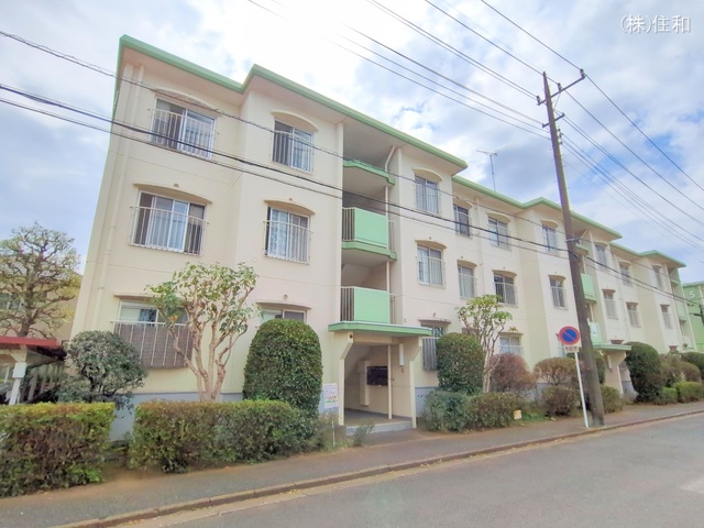 埼玉県入間郡三芳町大字北永井のマンション『三芳団地4号棟』外観写真 2025年9月29日撮影