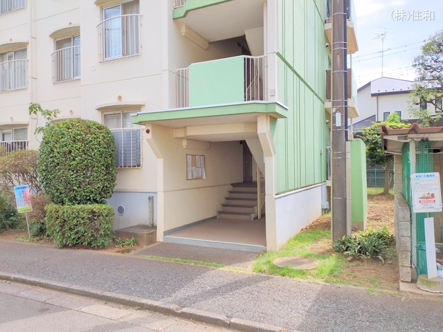 埼玉県入間郡三芳町大字北永井のマンション『三芳団地4号棟』外観写真 2025年9月29日撮影