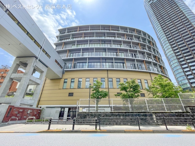 港区立赤坂中学校 距離1110m