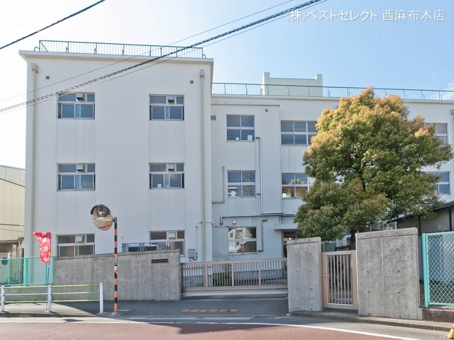 大田区立東蒲小学校 距離240m