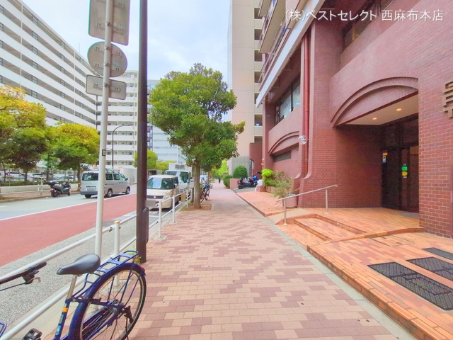 東京都港区芝浦4丁目のマンション『グランドパレス田町』外観写真 2025年8月6日撮影