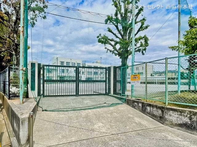 新宿区立牛込第一中学校