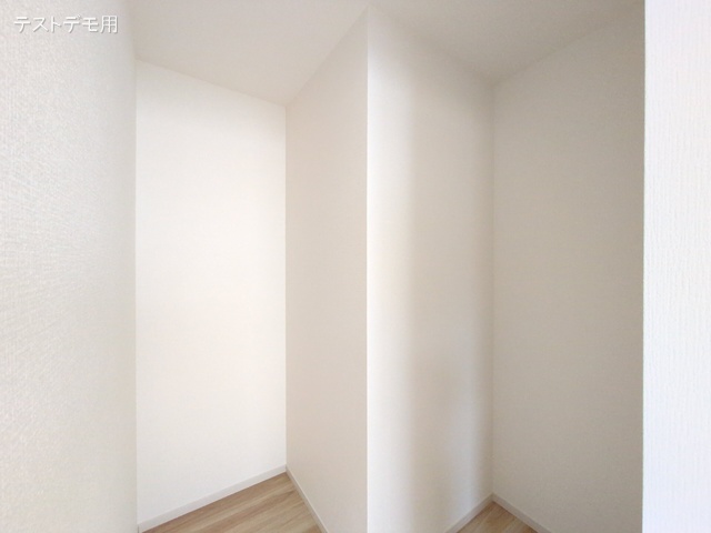 埼玉県さいたま市北区宮原町４丁目の新築戸建て収納(ウォークインクローゼット)写真 2025年5月23日撮影