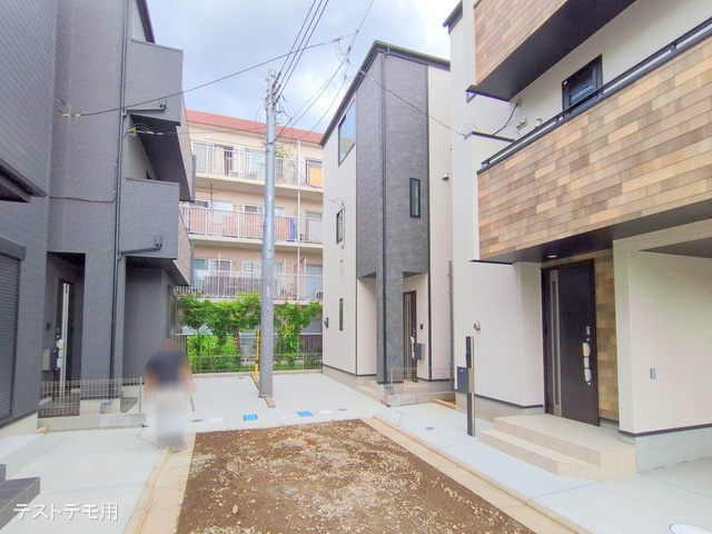 埼玉県さいたま市中央区新中里４丁目の新築戸建て完成写真 2025年10月5日撮影