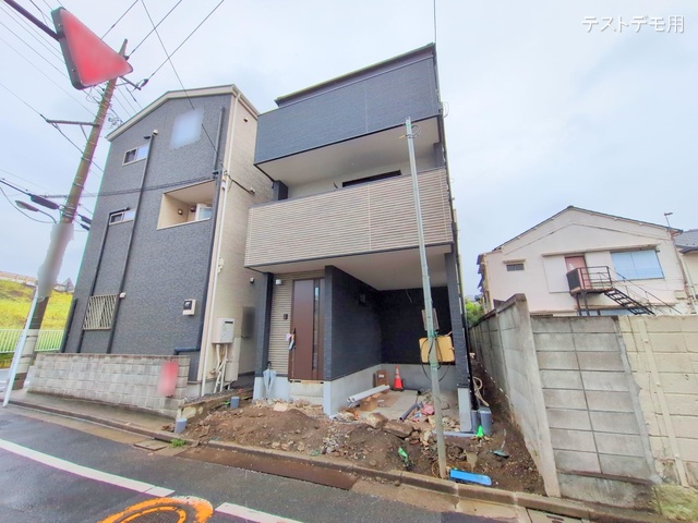 東京都墨田区墨田4丁目の新築戸建て外構写真 2025年9月4日撮影