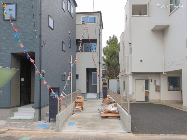 埼玉県さいたま市浦和区領家５丁目の新築戸建て完成写真 2026年4月22日撮影