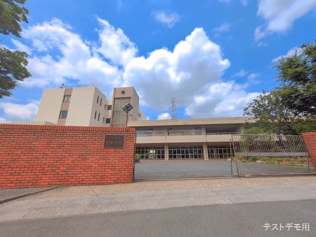 川口市立里中学校
