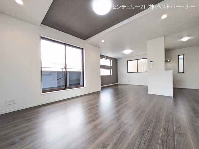 蕨市中央7丁目(戸建)01 リビング