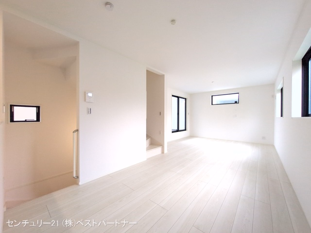 蕨市中央6丁目(戸建)02 リビング