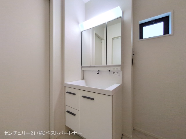 戸田市大字新曽（戸建）01 洗面所