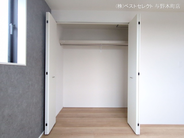 埼玉県さいたま市桜区西堀７丁目の新築戸建て収納(ウォークインクローゼット)写真 2025年8月6日撮影