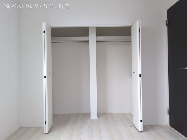 埼玉県さいたま市桜区西堀７丁目の新築戸建て収納(ウォークインクローゼット)写真 2025年8月6日撮影