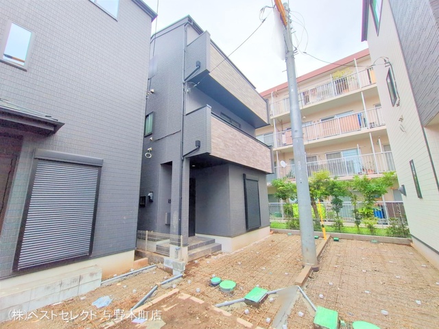 埼玉県さいたま市中央区新中里4丁目の新築戸建て外構写真 2025年9月18日撮影