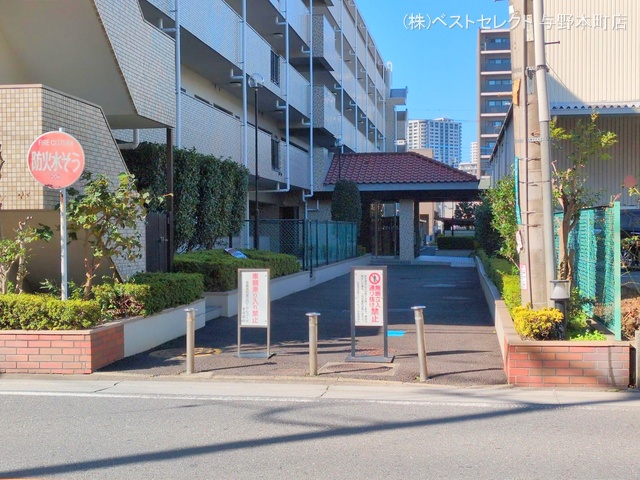 埼玉県さいたま市南区白幡６丁目のマンション『武蔵浦和第3ローヤルコーポ』外観写真 2024年11月18日撮影