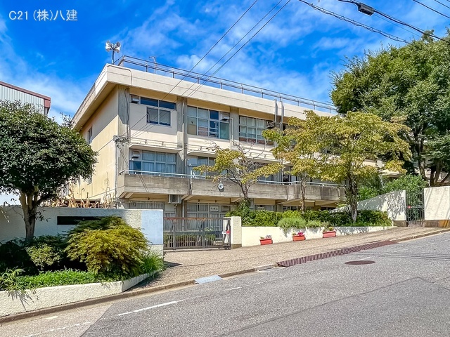 松戸市立根木内中学校　距離720m