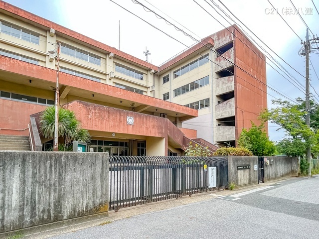 松戸市立旭町小学校　距離610m