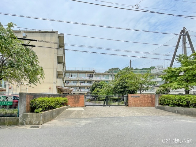 松戸市立第六中学校　距離650m