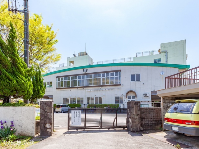 松戸市立小金南中学校　距離1300m