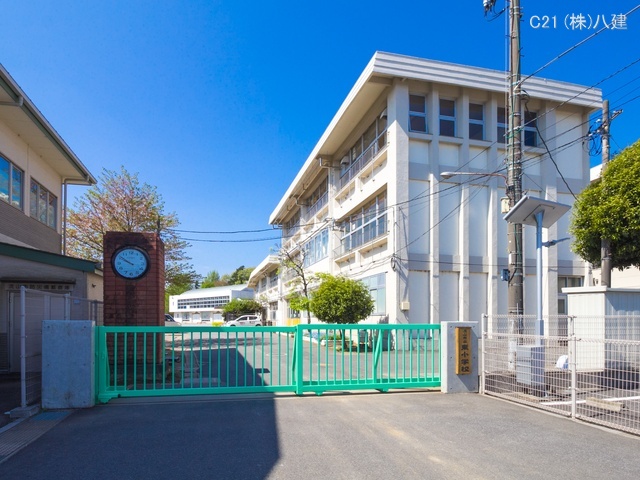 流山市立東小学校 距離1600m