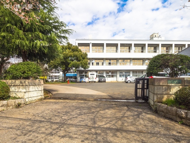 流山市立八木中学校　距離1900m