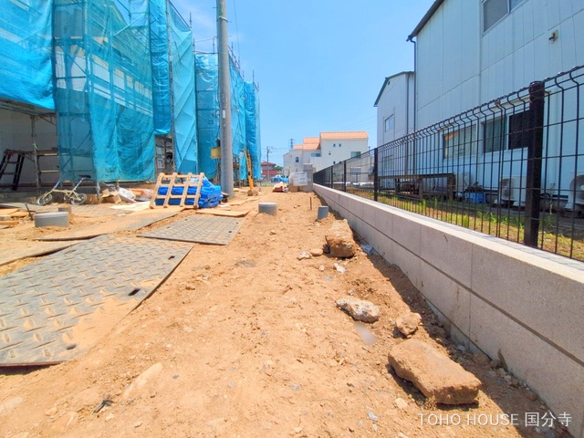東京都府中市四谷4丁目の新築戸建てシート写真 2025年6月18日撮影