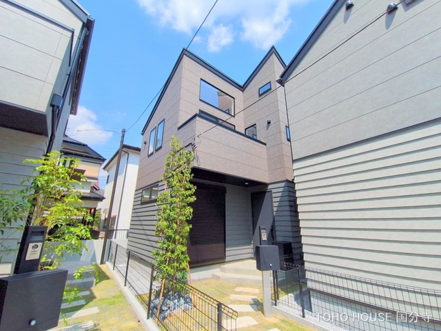 東京都府中市四谷1丁目の新築戸建て完成写真 2025年8月31日撮影