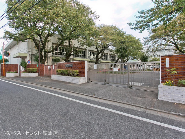 練馬区立南が丘中学校 距離1600m