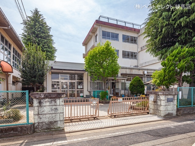 練馬区立泉新小学校 距離610m