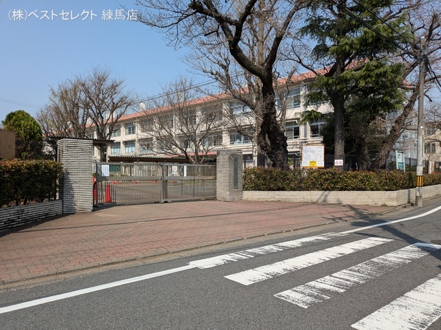 練馬区立練馬中学校 距離300m
