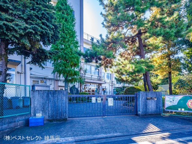 練馬区立高松小学校 距離930m