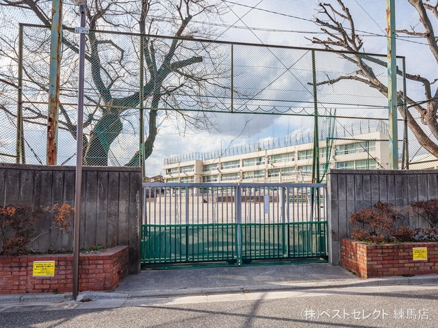 練馬区立大泉北中学校 距離560m
