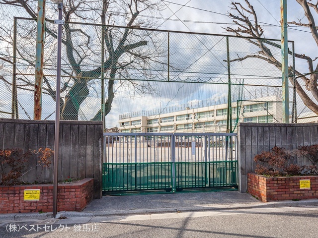 練馬区立大泉北中学校　距離560m